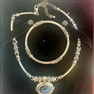 Necklace silver and blue stone and bracelet bangle